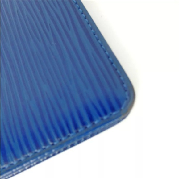 Authentic Louis Vuitton Epi Vertical Card Case leather - Picture 8 of 13